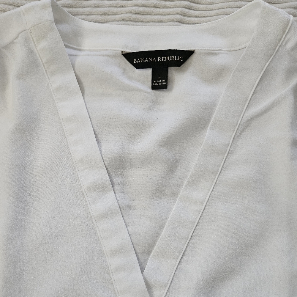 Banana Republic White V-Neck Blouse Size L - Picture 5 of 8